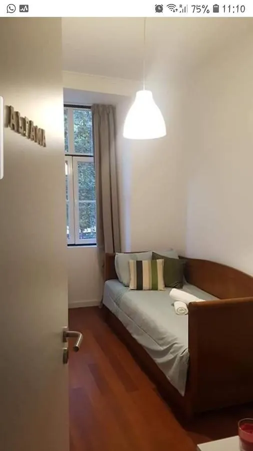Ly'S House In Lisbon 호텔 게스트하우스
